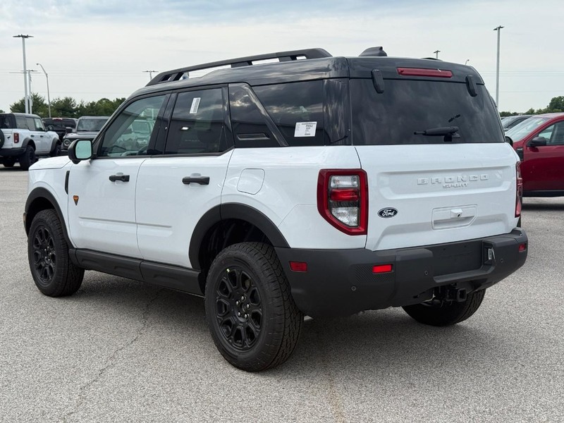 Ford Bronco Sport Vehicle Full-screen Gallery Image 3
