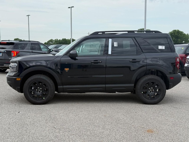 Ford Bronco Sport Vehicle Full-screen Gallery Image 2