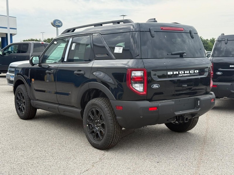 Ford Bronco Sport Vehicle Full-screen Gallery Image 3