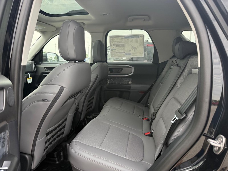 Ford Bronco Sport Vehicle Full-screen Gallery Image 5