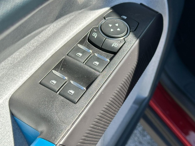 Ford Maverick Vehicle Full-screen Gallery Image 9