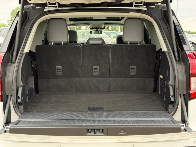 Ford Expedition Vehicle Full-screen Gallery Image 6