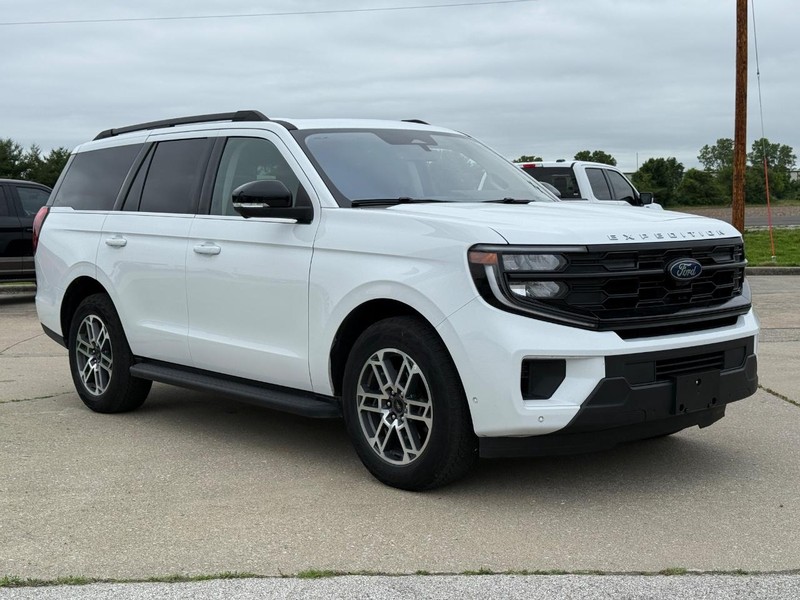 Ford Expedition Vehicle Full-screen Gallery Image 8
