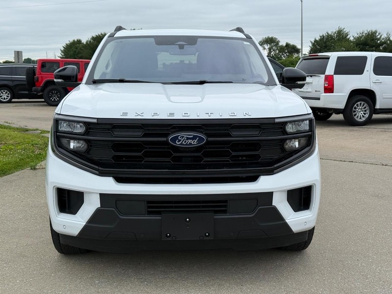 Ford Expedition Vehicle Full-screen Gallery Image 10
