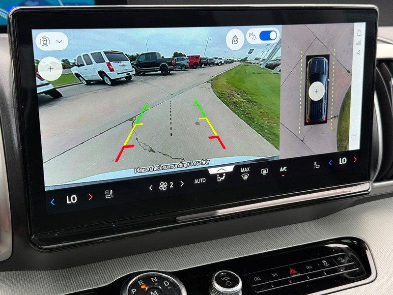 Ford Expedition Vehicle Full-screen Gallery Image 18