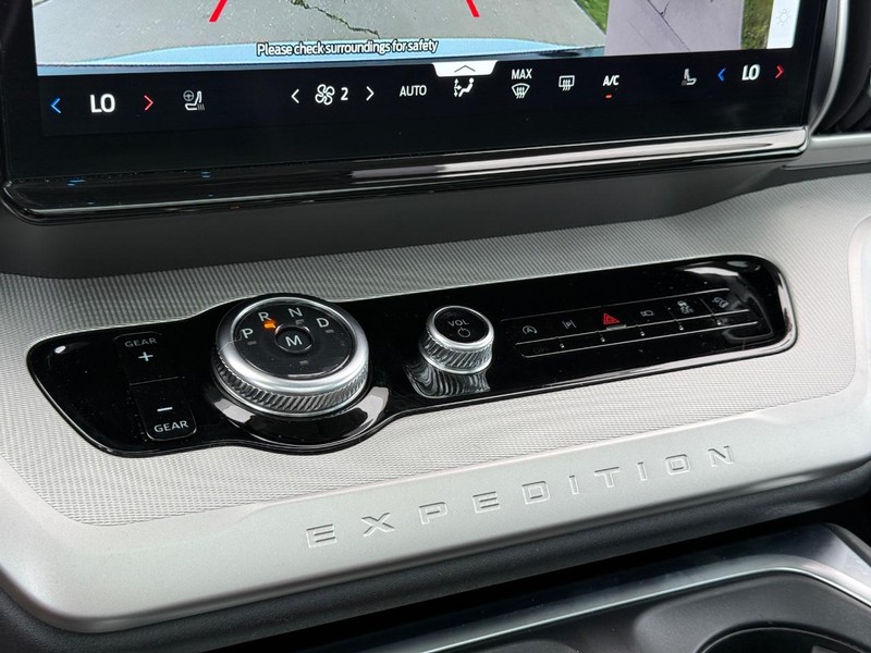 Ford Expedition Vehicle Full-screen Gallery Image 20