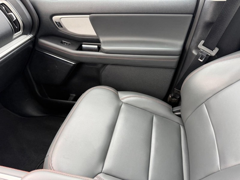 Ford Expedition Vehicle Full-screen Gallery Image 21