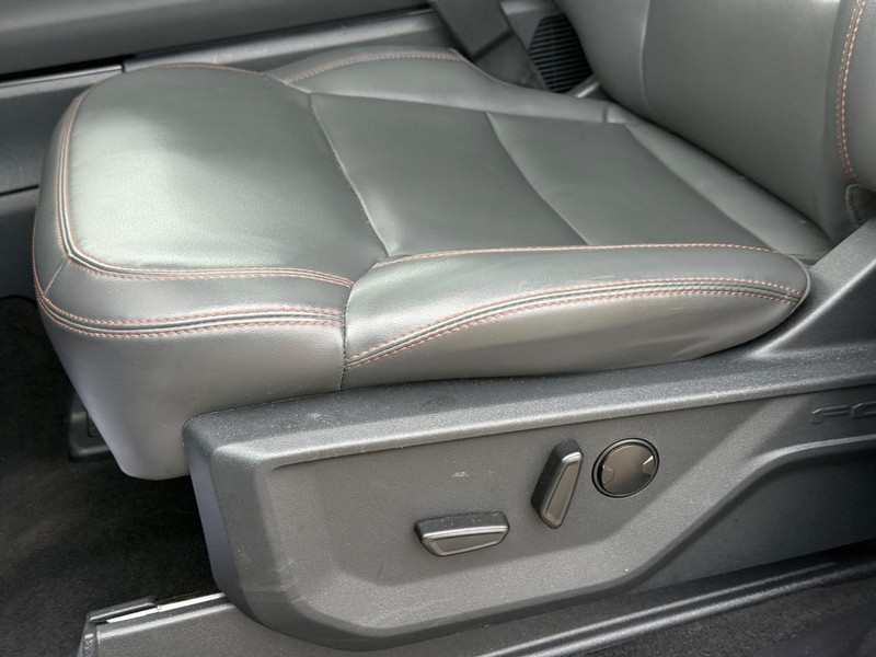 Ford Expedition Vehicle Full-screen Gallery Image 26