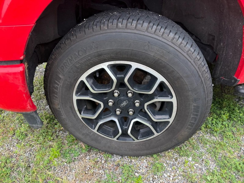 Ford F-150 Vehicle Full-screen Gallery Image 2