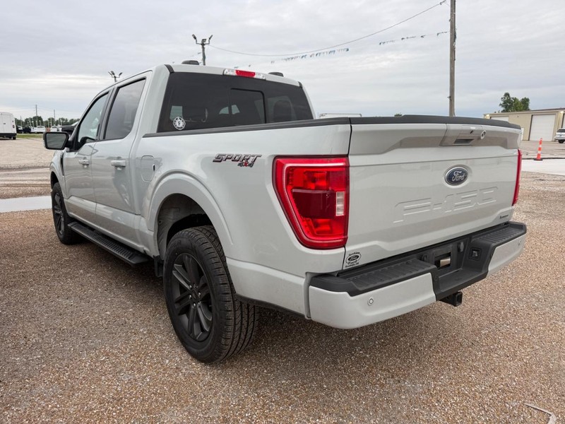 Ford F-150 Vehicle Full-screen Gallery Image 3