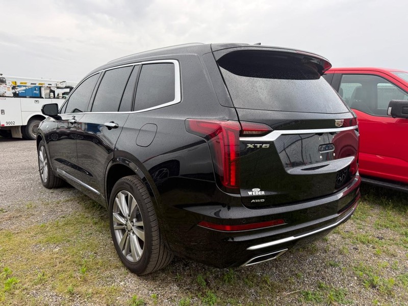 Cadillac XT6 Vehicle Full-screen Gallery Image 03