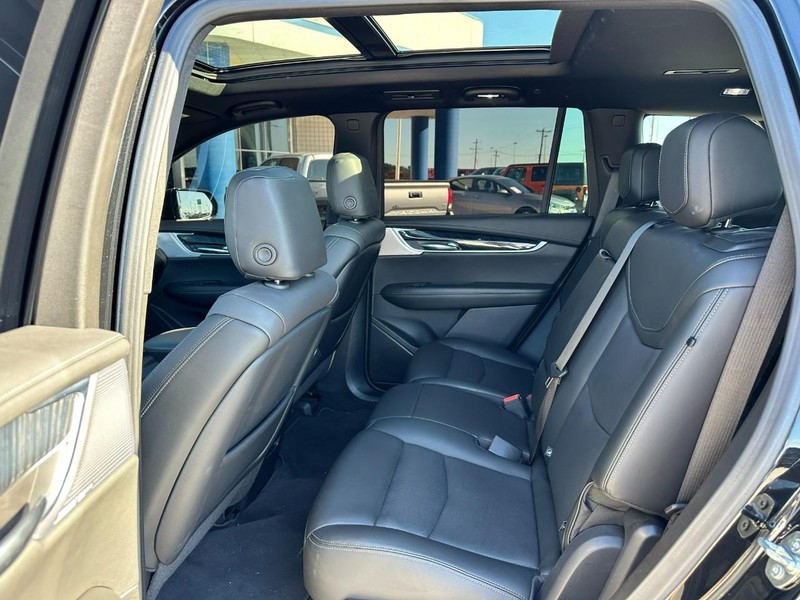 Cadillac XT6 Vehicle Full-screen Gallery Image 10