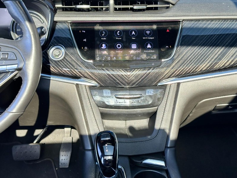 Cadillac XT6 Vehicle Full-screen Gallery Image 15