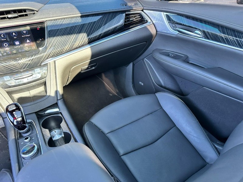 Cadillac XT6 Vehicle Full-screen Gallery Image 17
