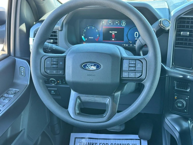 Ford F-150 Vehicle Full-screen Gallery Image 6