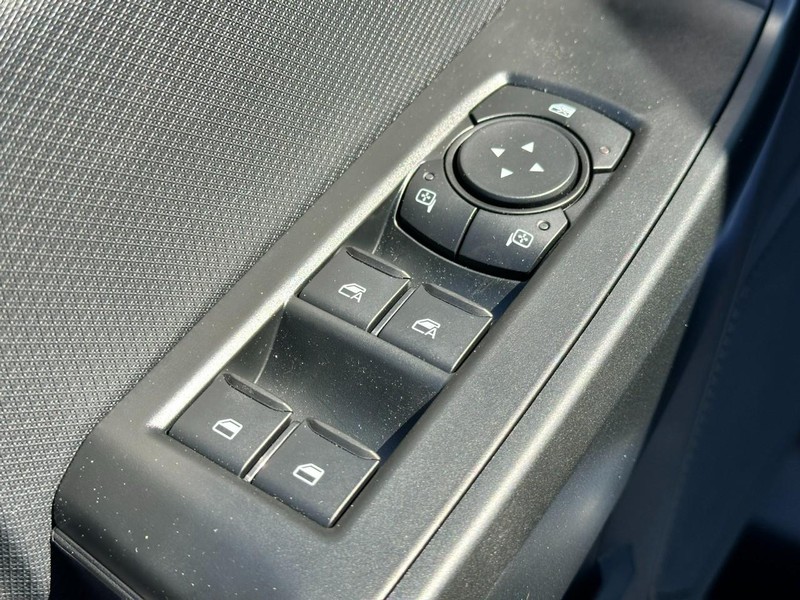 Ford F-150 Vehicle Full-screen Gallery Image 9