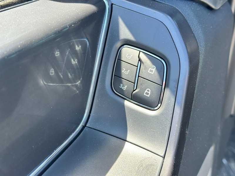 Ford F-150 Vehicle Full-screen Gallery Image 10