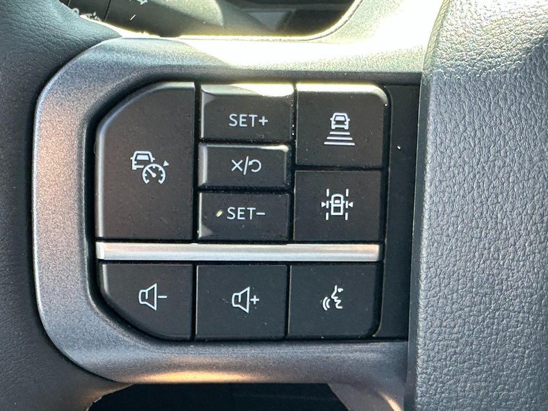 Ford F-150 Vehicle Full-screen Gallery Image 12