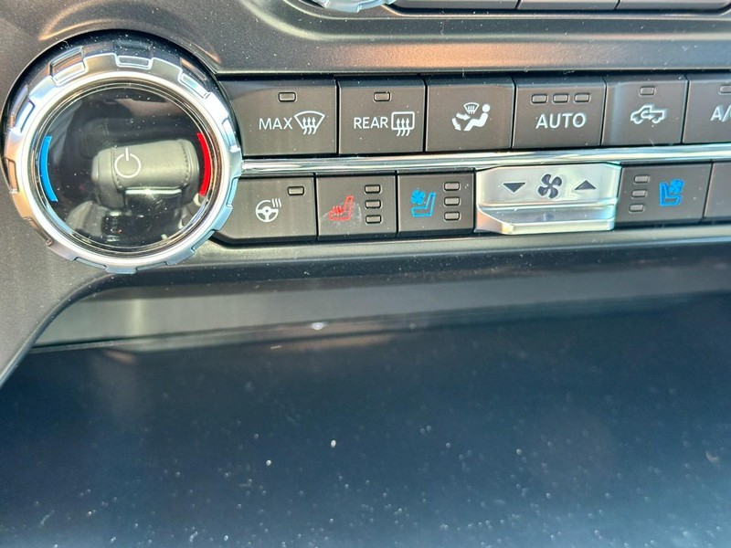 Ford F-150 Vehicle Full-screen Gallery Image 14