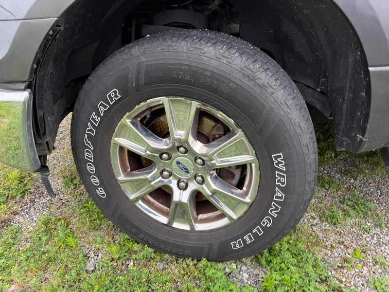 Ford F-150 Vehicle Full-screen Gallery Image 2