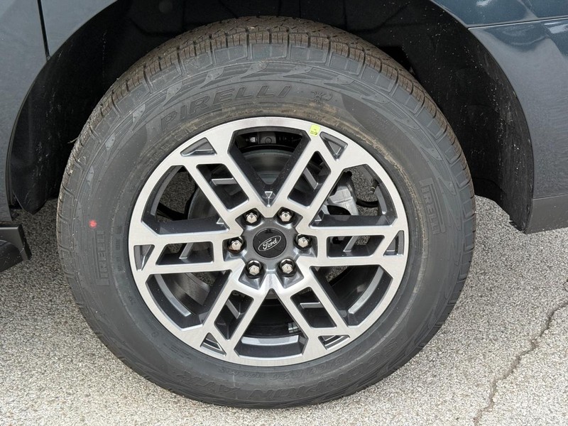 Ford Expedition Max Vehicle Full-screen Gallery Image 4