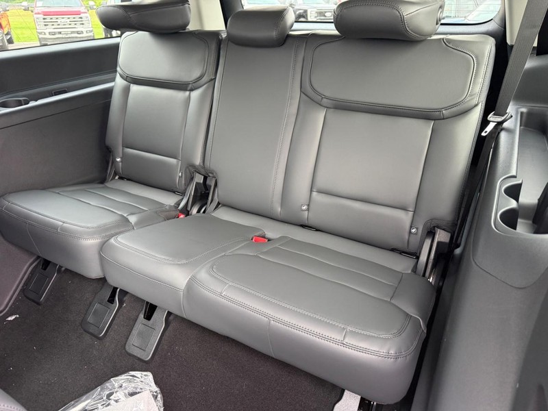 Ford Expedition Max Vehicle Full-screen Gallery Image 5