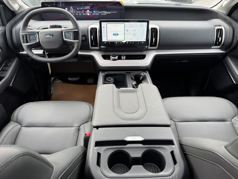 Ford Expedition Max Vehicle Full-screen Gallery Image 8