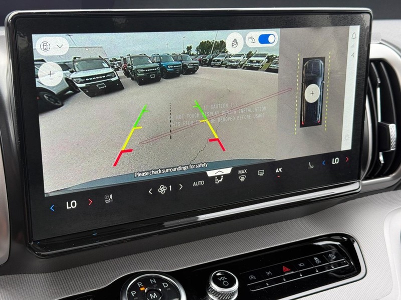 Ford Expedition Max Vehicle Full-screen Gallery Image 14