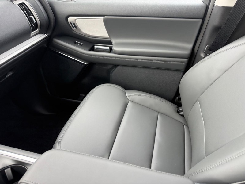 Ford Expedition Max Vehicle Full-screen Gallery Image 17