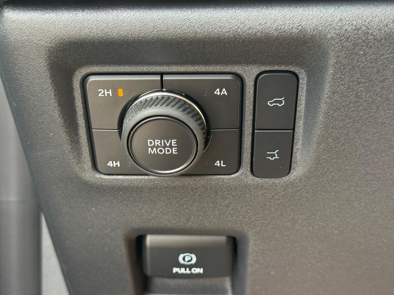Ford Expedition Max Vehicle Full-screen Gallery Image 18