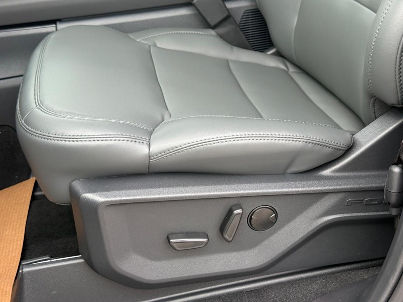 Ford Expedition Max Vehicle Full-screen Gallery Image 20