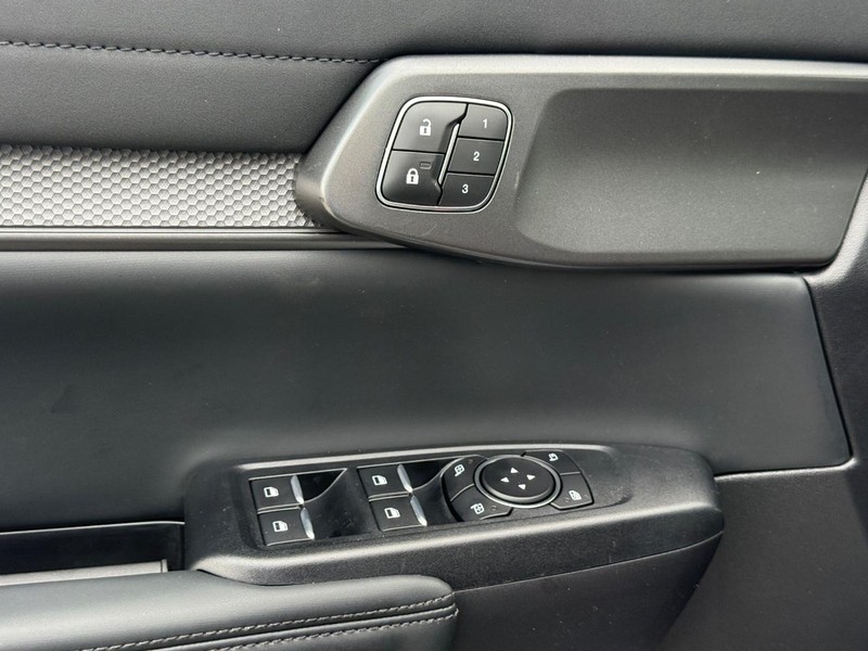 Ford Ranger Vehicle Full-screen Gallery Image 17