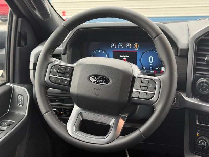 Ford F-150 Vehicle Full-screen Gallery Image 7
