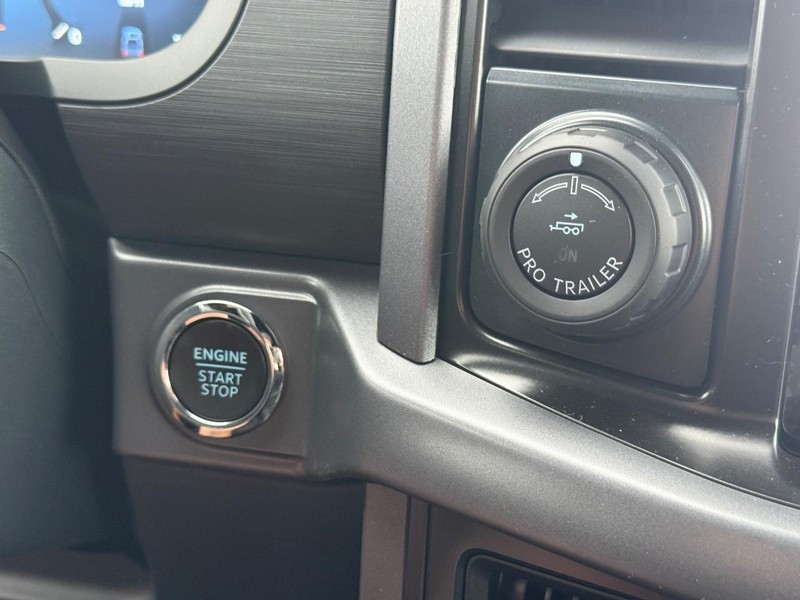 Ford F-150 Vehicle Full-screen Gallery Image 10