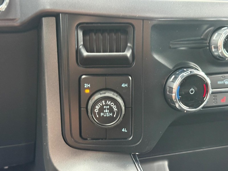 Ford F-150 Vehicle Full-screen Gallery Image 13