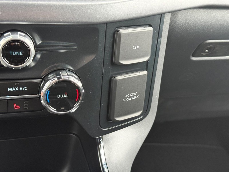 Ford F-150 Vehicle Full-screen Gallery Image 15