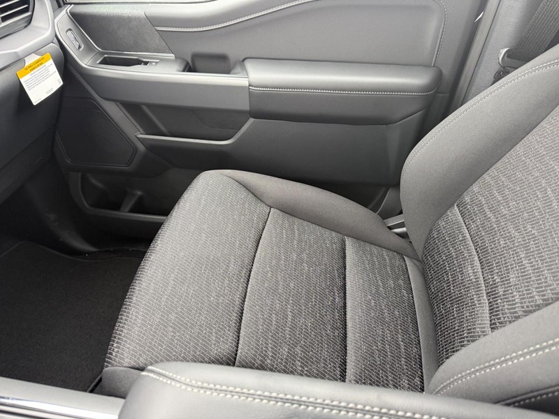 Ford F-150 Vehicle Full-screen Gallery Image 17