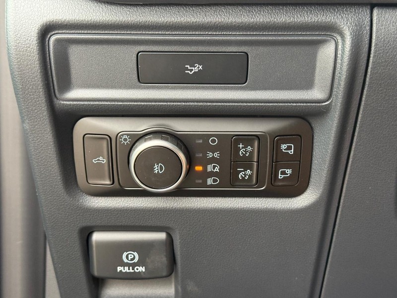 Ford F-150 Vehicle Full-screen Gallery Image 18