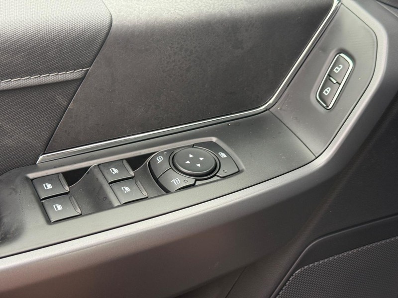 Ford F-150 Vehicle Full-screen Gallery Image 19