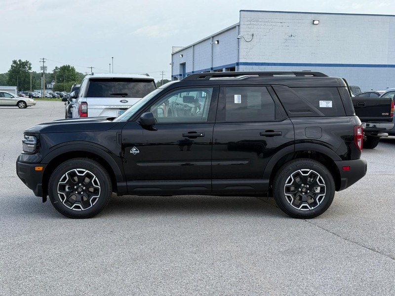Ford Bronco Sport Vehicle Full-screen Gallery Image 2