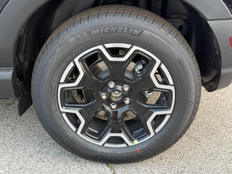 Ford Bronco Sport Vehicle Full-screen Gallery Image 4