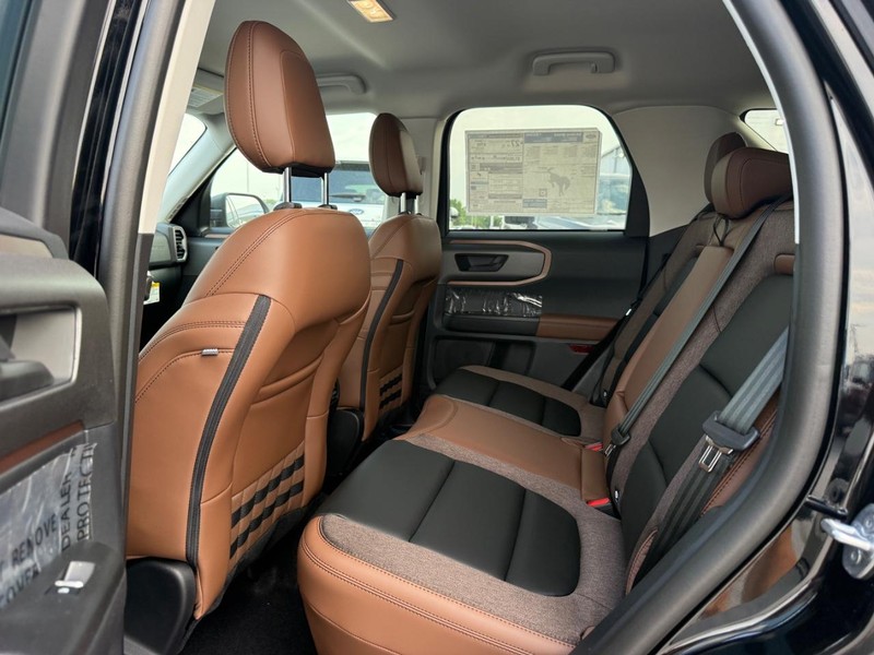 Ford Bronco Sport Vehicle Full-screen Gallery Image 5