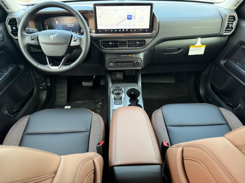 Ford Bronco Sport Vehicle Full-screen Gallery Image 6