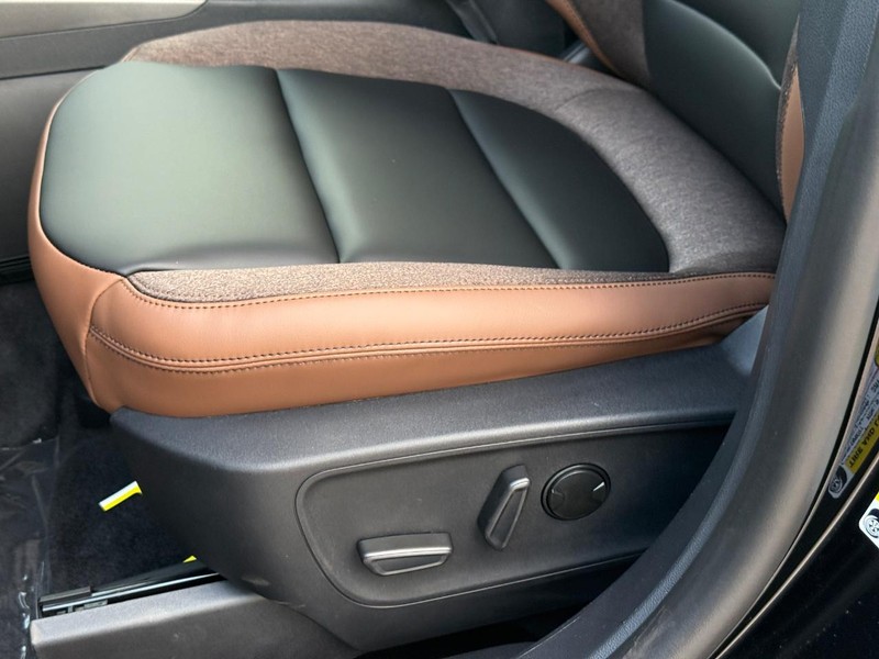 Ford Bronco Sport Vehicle Full-screen Gallery Image 17