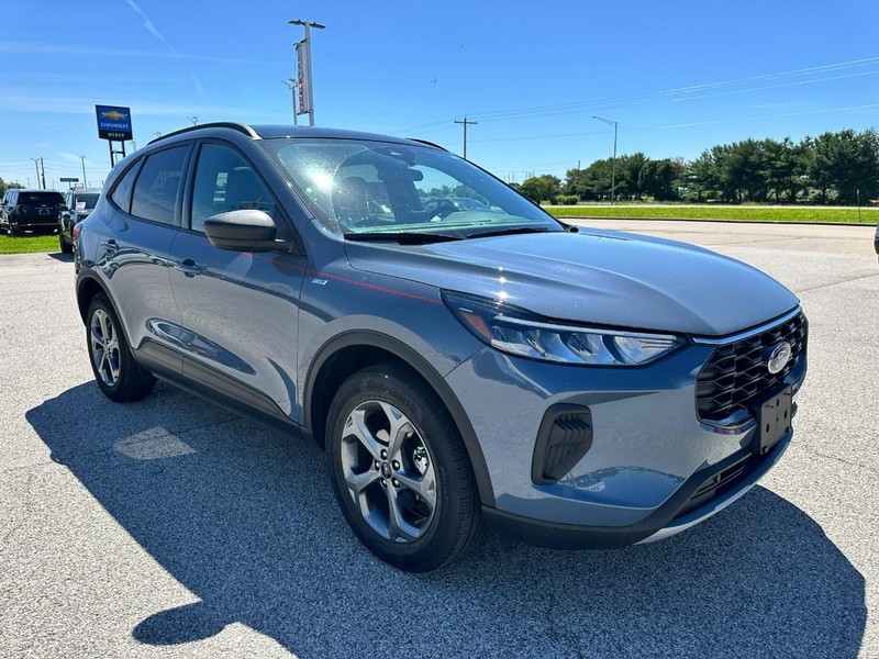 Ford Escape Vehicle Full-screen Gallery Image 8