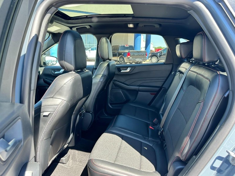 Ford Escape Vehicle Full-screen Gallery Image 10