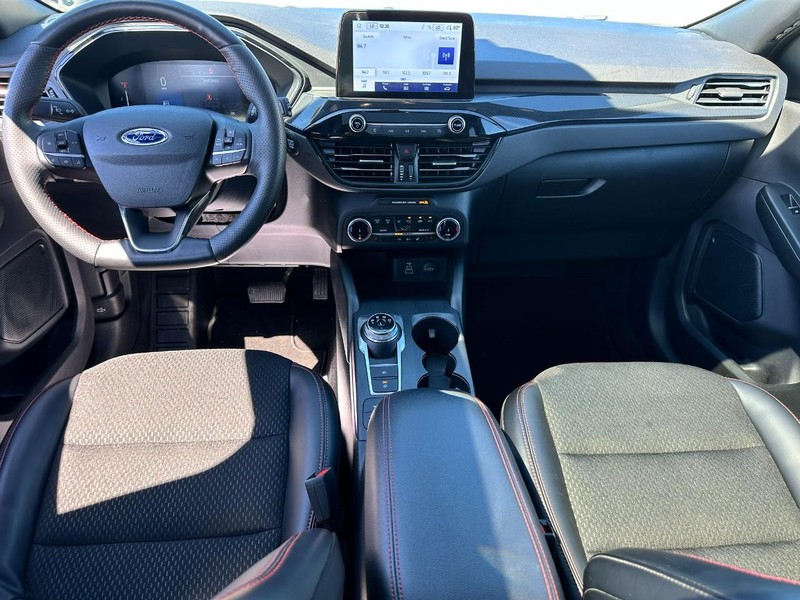 Ford Escape Vehicle Full-screen Gallery Image 12