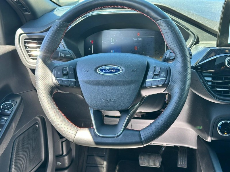 Ford Escape Vehicle Full-screen Gallery Image 13