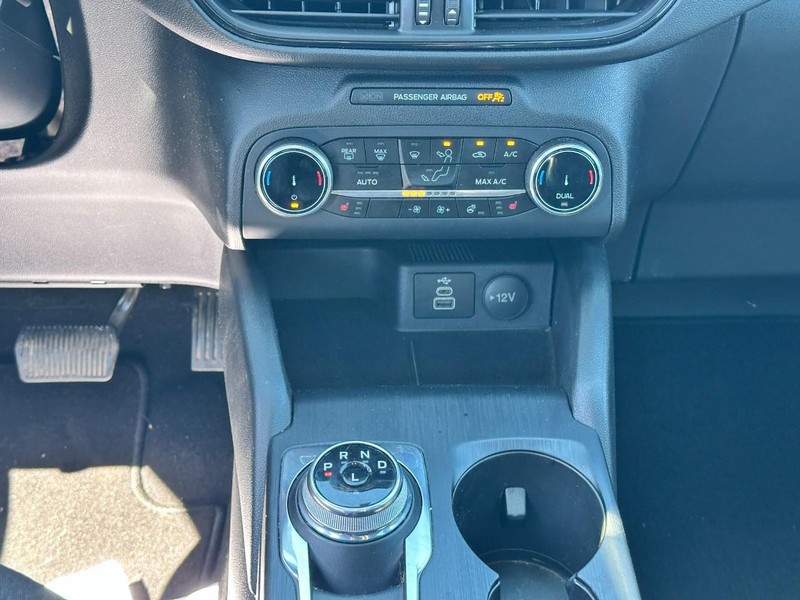 Ford Escape Vehicle Full-screen Gallery Image 15