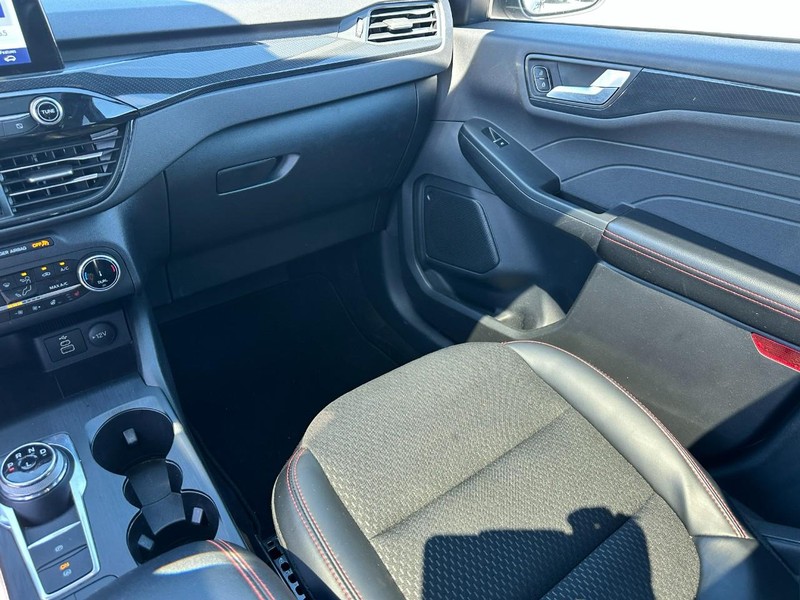 Ford Escape Vehicle Full-screen Gallery Image 16